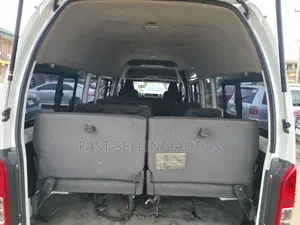 Toyota HiAce 2011 White