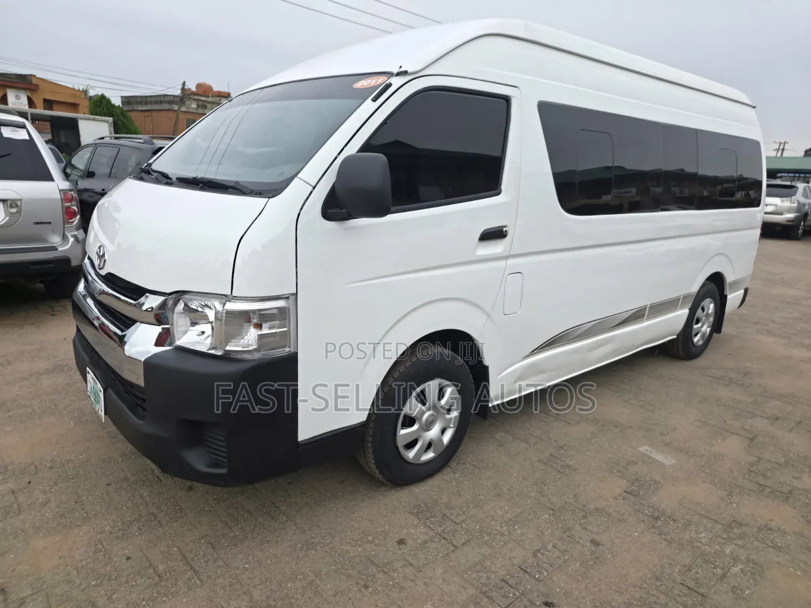 Toyota HiAce 2011 White