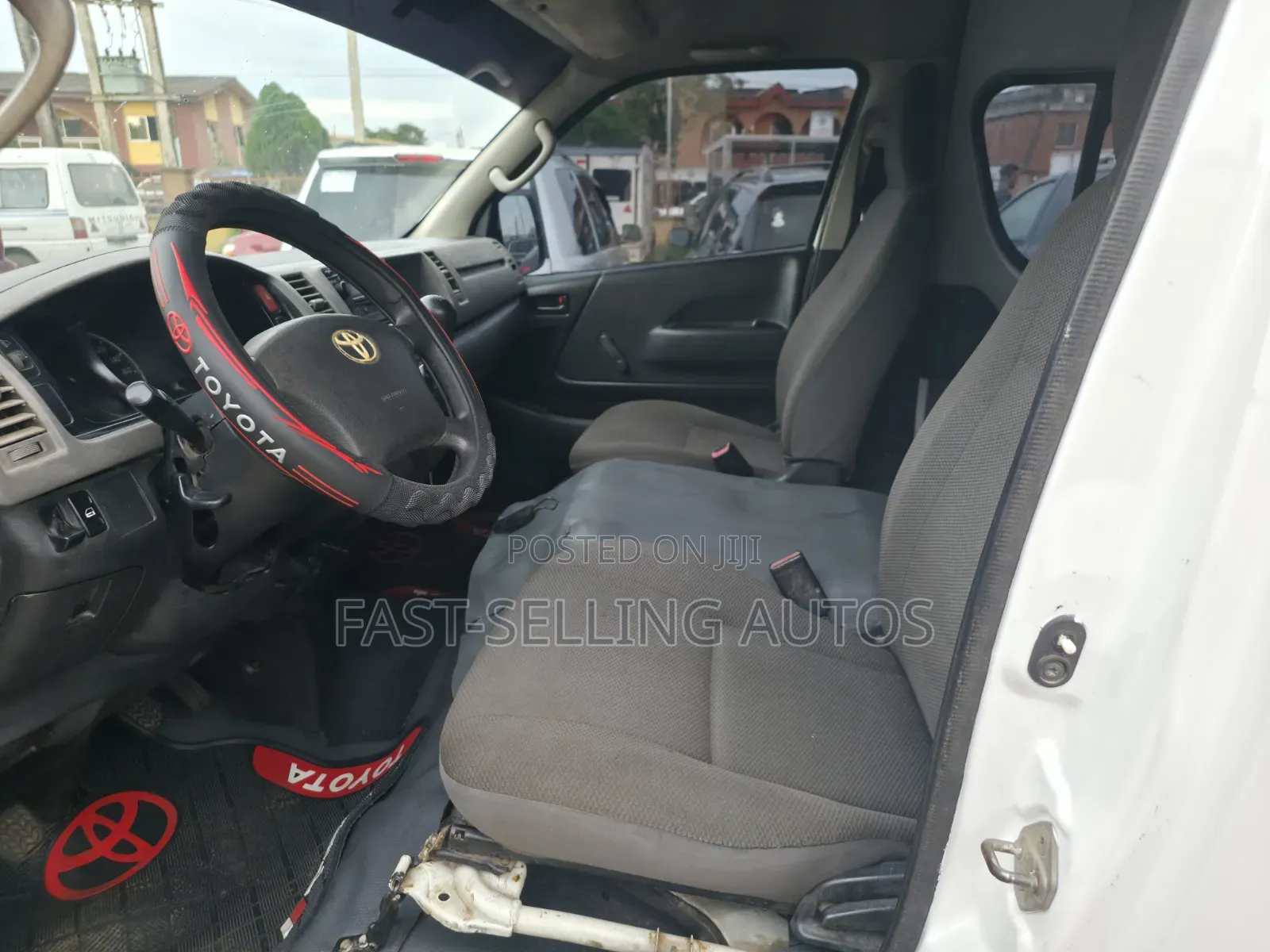 Toyota HiAce 2011 White
