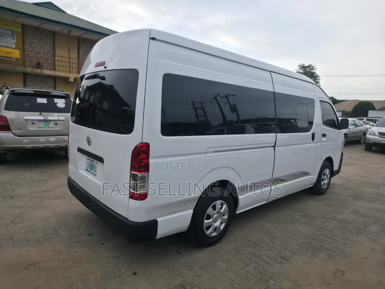Toyota HiAce 2011 White