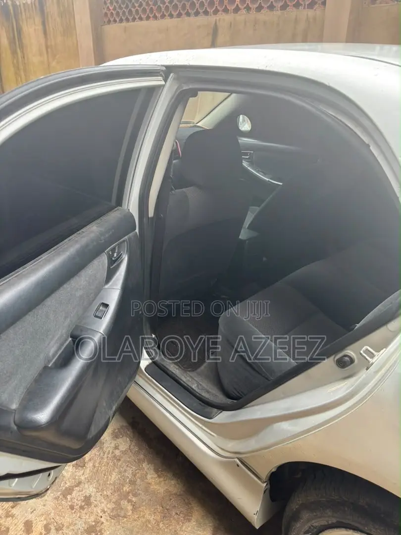 Toyota Corolla 2004 Silver