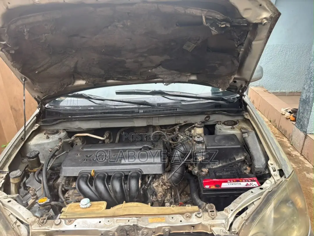 Toyota Corolla 2004 Silver