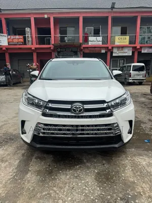 Toyota Highlander SE 4x4 V6 (3.5L 6cyl 8A) 2017 White