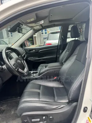 Toyota Highlander SE 4x4 V6 (3.5L 6cyl 8A) 2017 White