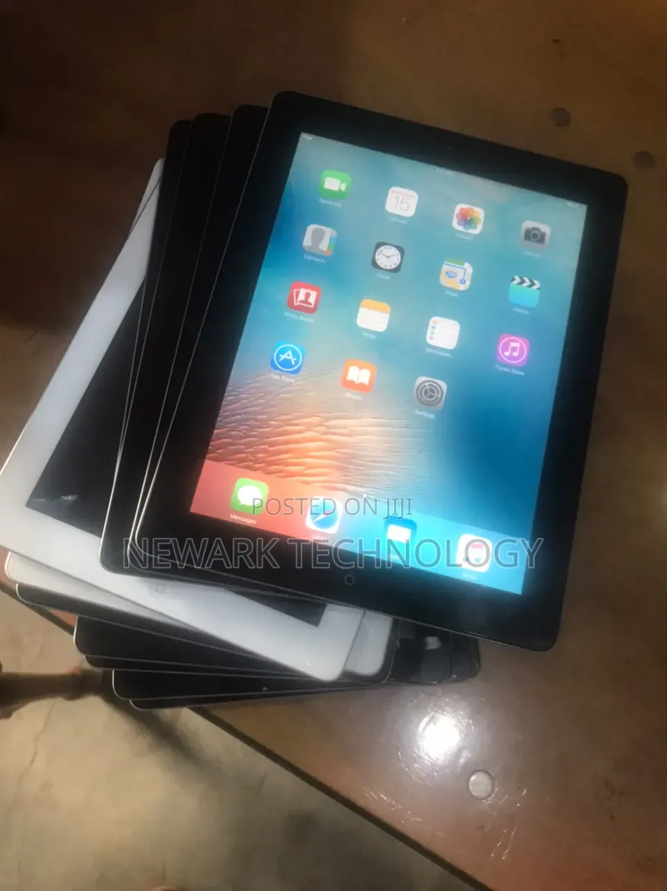 Apple iPad 2 Wi-Fi 16 GB Gray