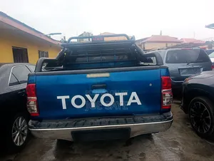Toyota Hilux 2015 Blue