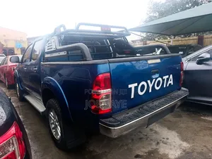 Toyota Hilux 2015 Blue