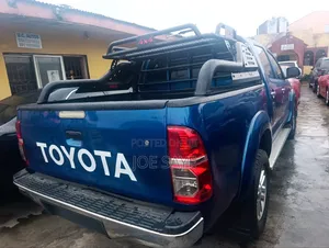 Toyota Hilux 2015 Blue