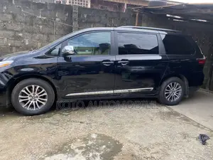 Toyota Sienna XLE AWD 2019 Black