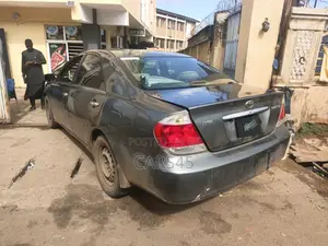 Toyota Camry 2005 Gray