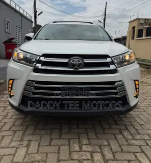 Toyota Corolla 2018 White