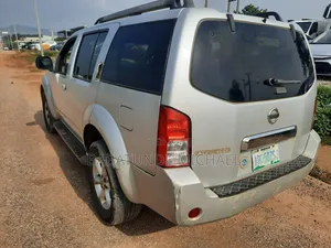 Nissan Pathfinder 2005 Silver