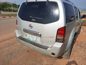 Nissan Pathfinder 2005 Silver