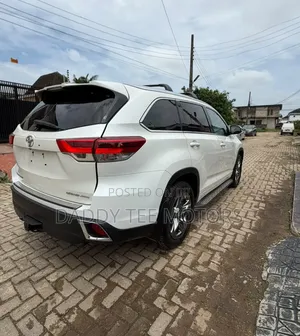 Toyota Corolla 2018 White