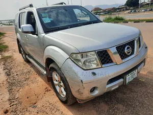 Nissan Pathfinder 2005 Silver
