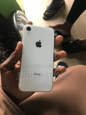 Apple iPhone XR 64 GB White