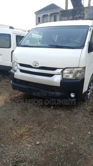 Toyota HiAce 2015 White