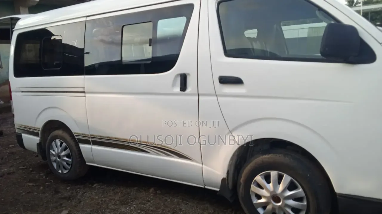 Toyota HiAce 2015 White