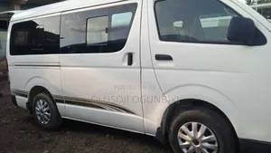 Toyota HiAce 2015 White