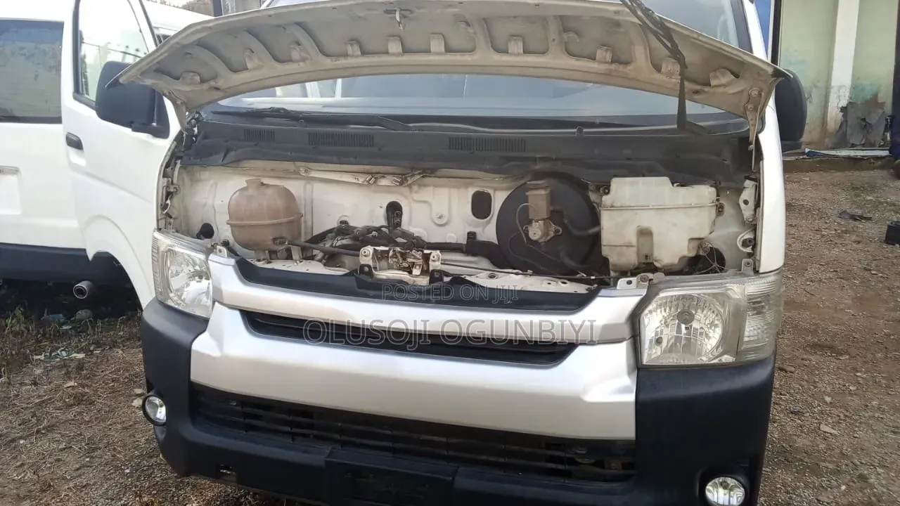 Toyota HiAce 2015 White