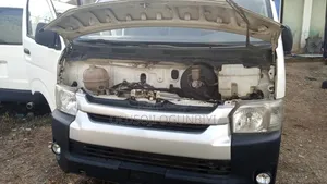 Toyota HiAce 2015 White