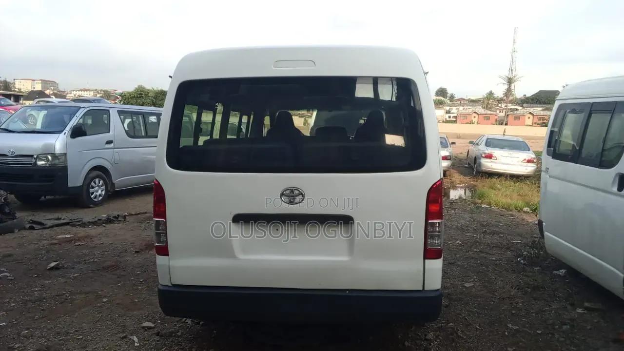 Toyota HiAce 2015 White