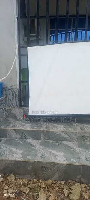 Projector Screen