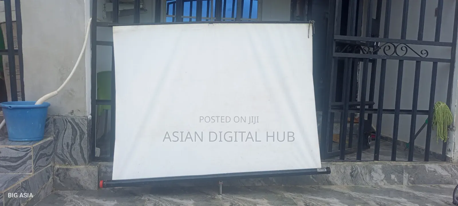 Projector Screen