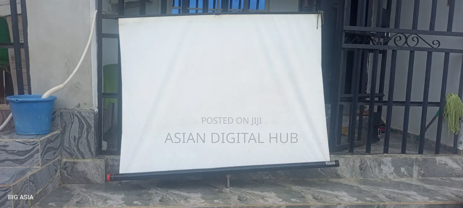 Projector Screen