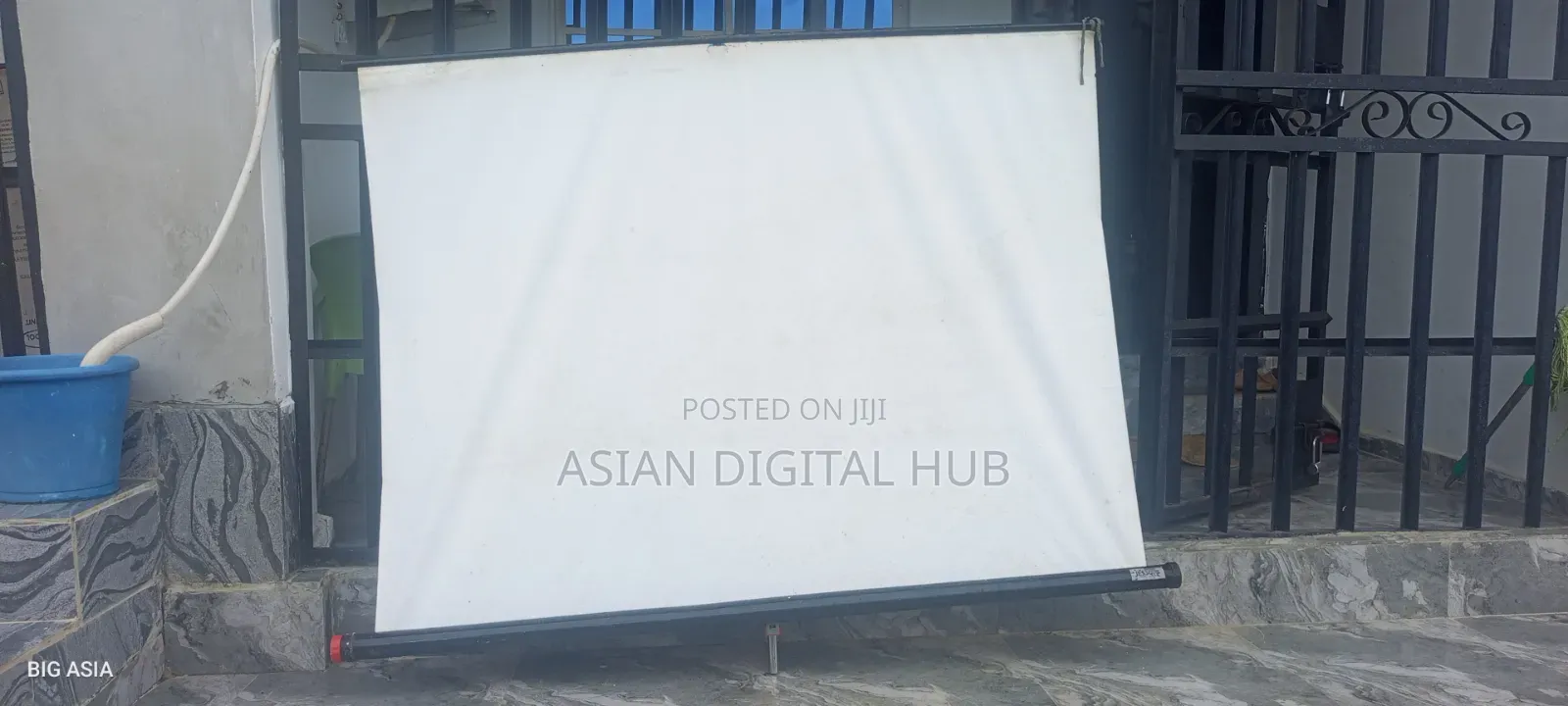 Projector Screen