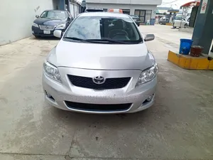 Toyota Corolla Base 4dr Sedan (1.8L 4cyl 5M) 2010 Silver