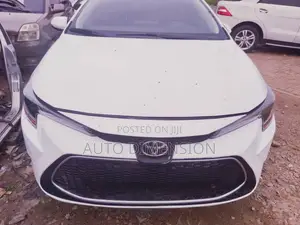 Toyota Corolla LE 2023 White