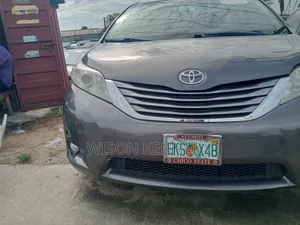 Toyota Sienna 2017 Silver