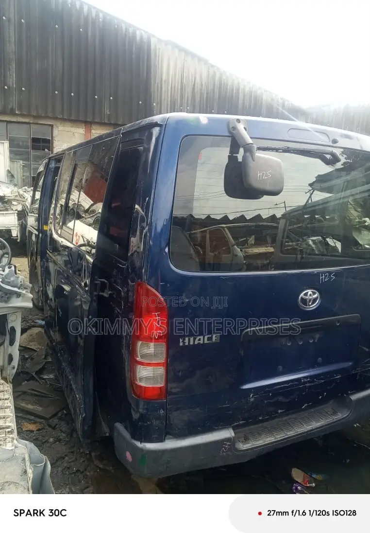 Toyota HiAce 2012 Blue