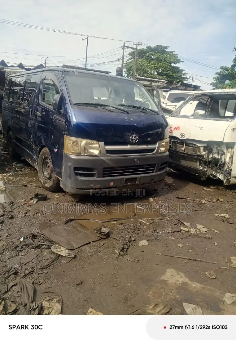 Toyota HiAce 2012 Blue