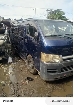 Toyota HiAce 2012 Blue