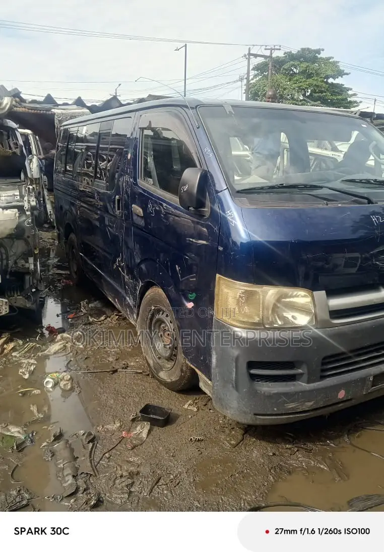 Toyota HiAce 2012 Blue