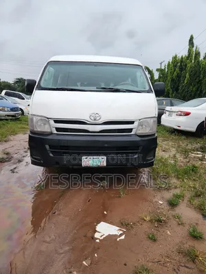 Toyota HiAce 2013 White