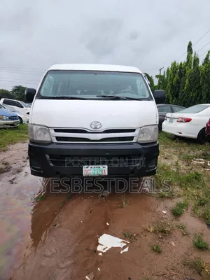 Toyota HiAce 2013 White