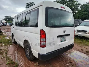 Toyota HiAce 2013 White