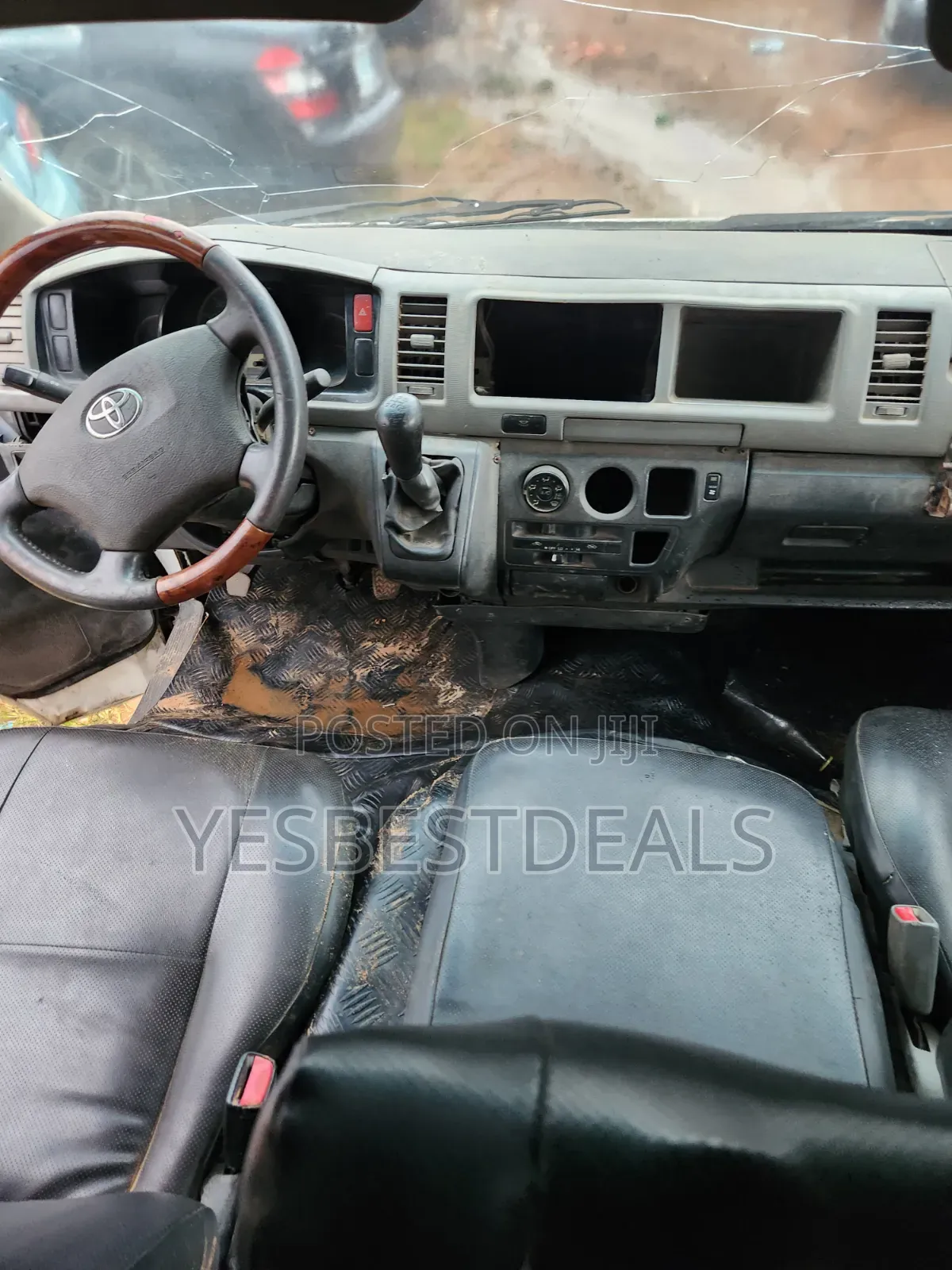 Toyota HiAce 2013 White