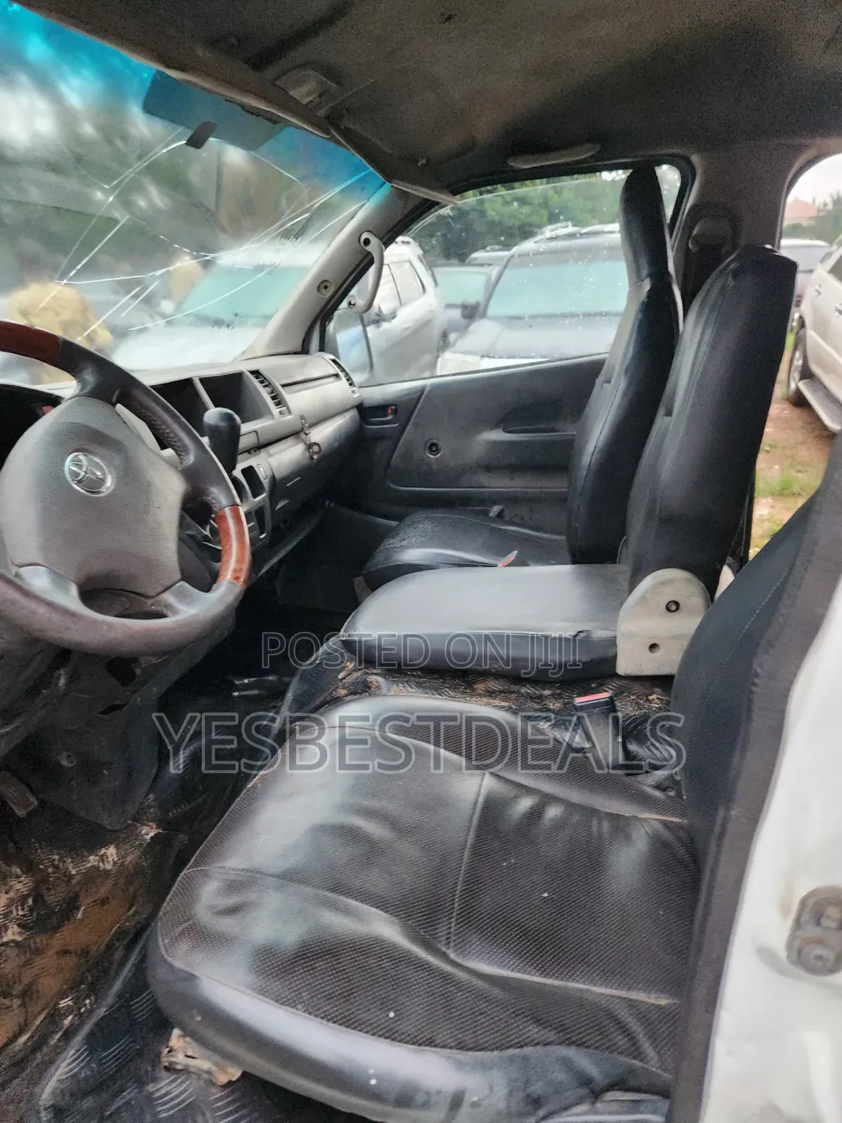 Toyota HiAce 2013 White
