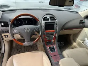 Lexus ES 350 2010 Gold