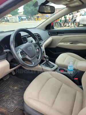 Hyundai Elantra Limited Sedan FWD (2.0L 4cyl 6A) 2017 Red