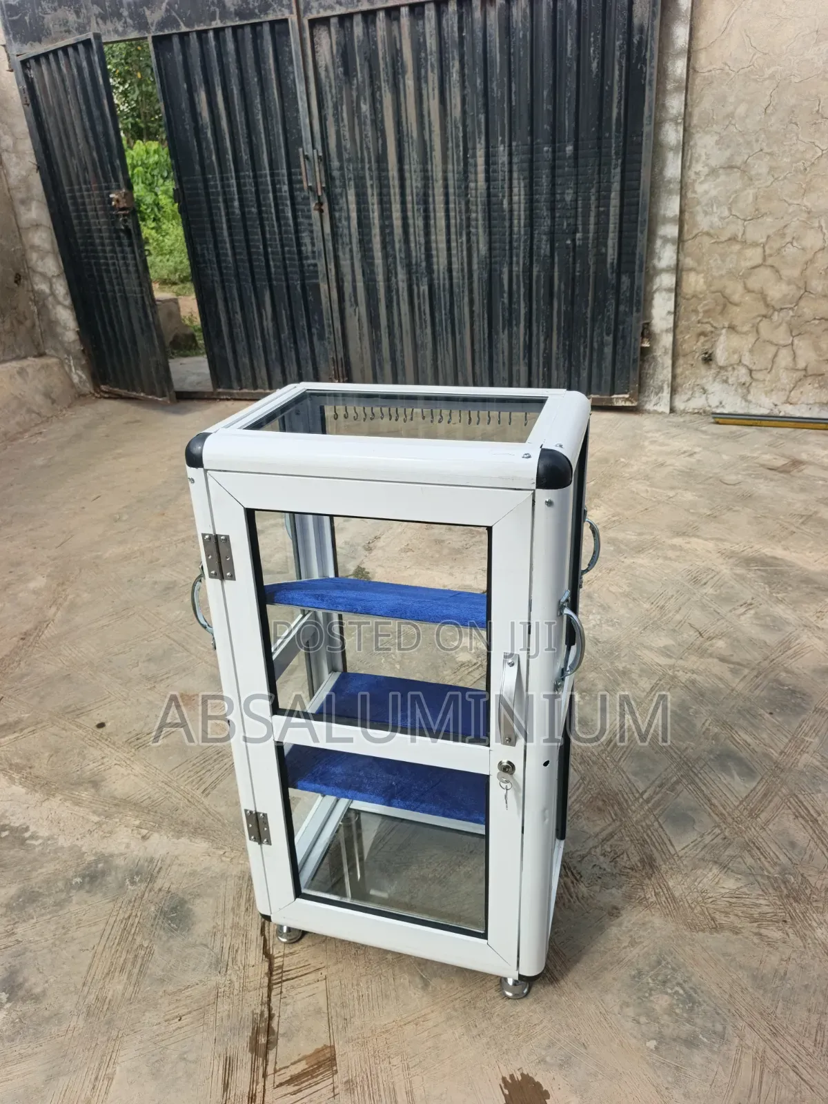 Aluminium Show Glass