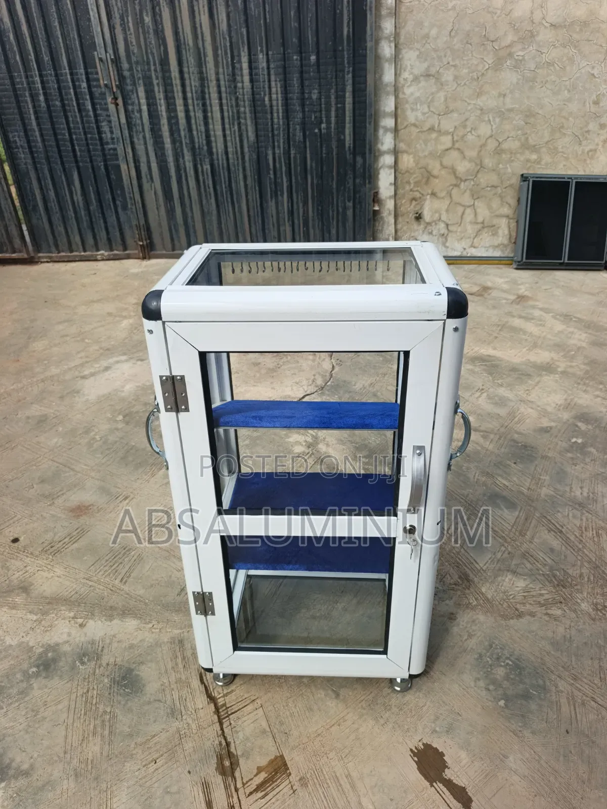 Aluminium Show Glass