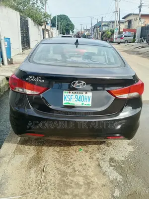 Hyundai Elantra SE 4dr Sedan (1.8L 4cyl 6M) 2014 Gray