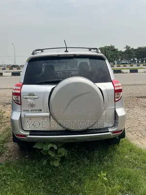 Toyota RAV4 2010 Silver
