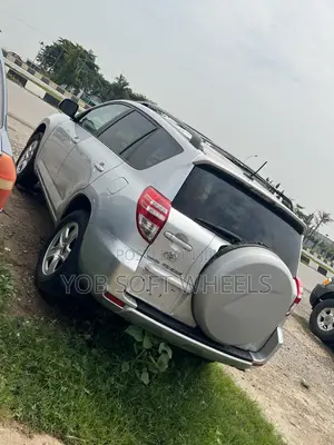 Toyota RAV4 2010 Silver