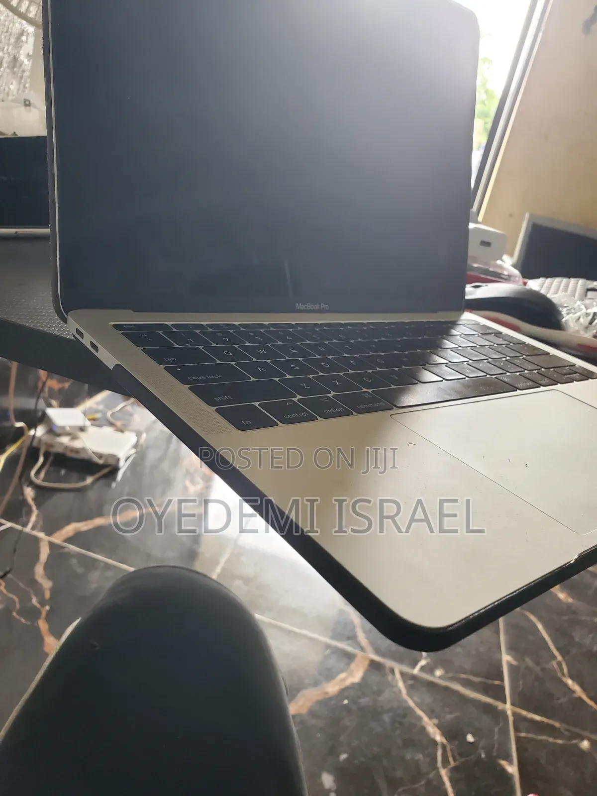 New Laptop Apple MacBook 2017 8GB Intel Core i5 SSD 250GB